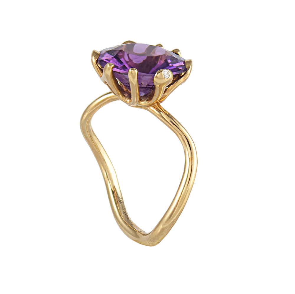 Christian Dior 18kt Gold "Oui" Ring set with Amethyst