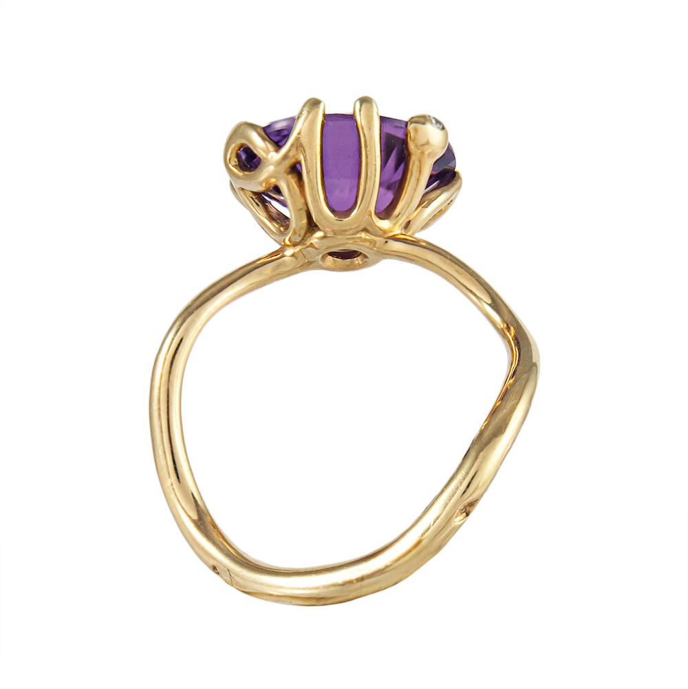 Christian Dior 18kt Gold "Oui" Ring set with Amethyst